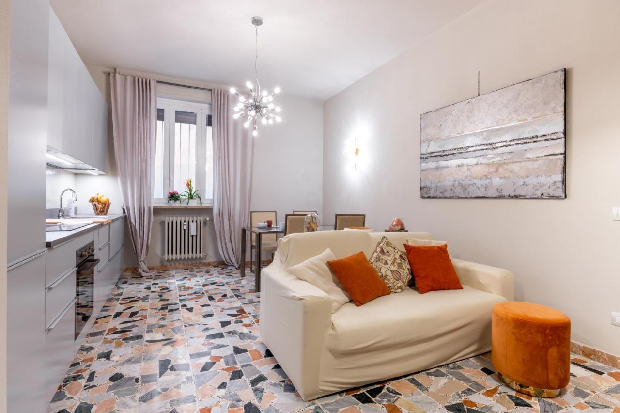 Book Now! A 1 Min Walk From Duomo Of Apartamento Parma