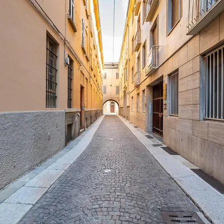 Book Now! Apt A 1 Min Walk From Duomo Of Parma Exterior photo