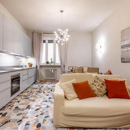 Book Now! Apt A 1 Min Walk From Duomo Of Parma Exterior photo