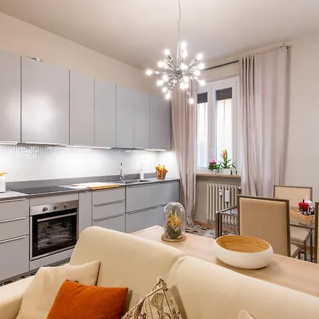 Book Now! Apt A 1 Min Walk From Duomo Of Parma Exterior photo