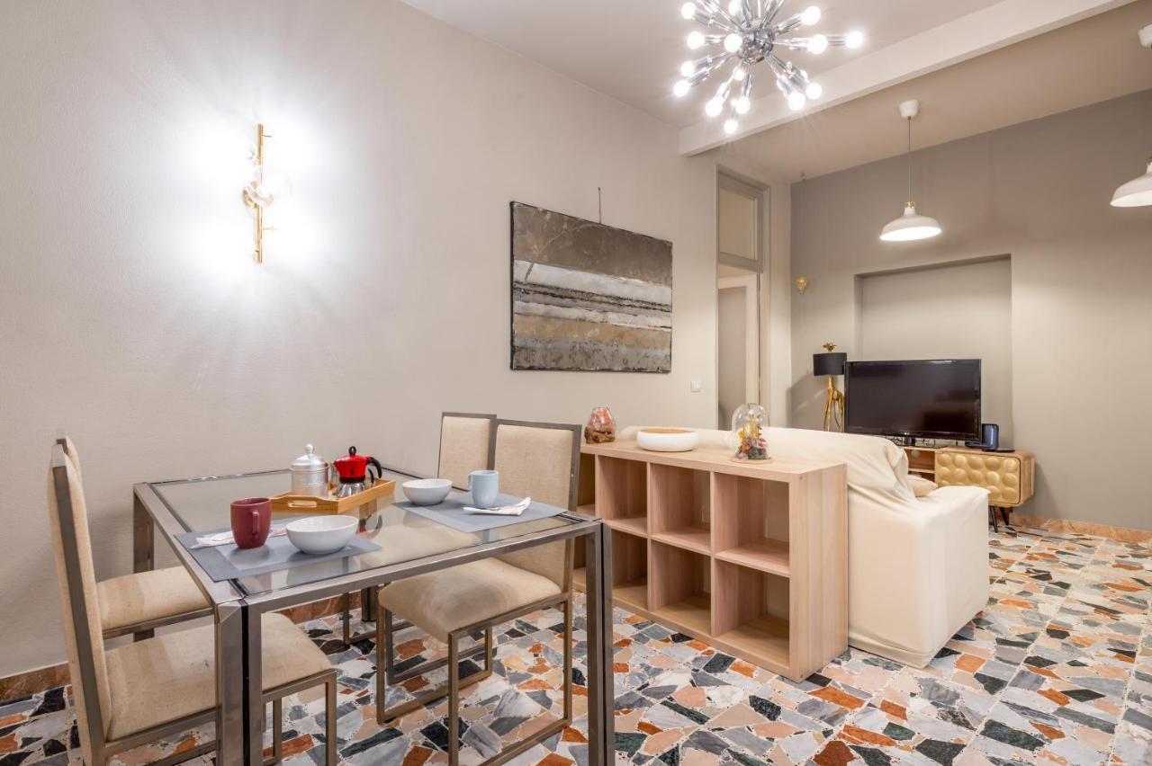 Book Now! A 1 Min Walk From Duomo Of Apartment *
