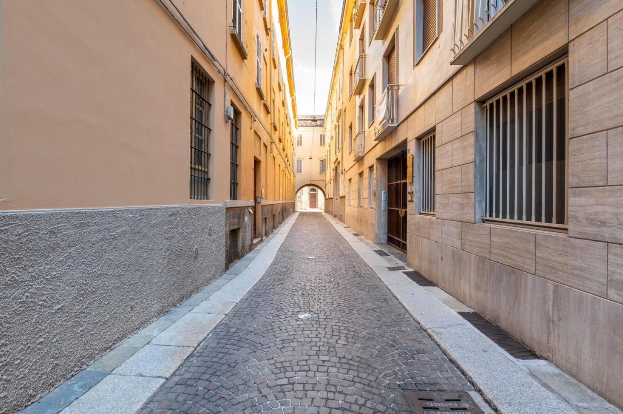 Book Now! A 1 Min Walk From Duomo Of Parma
