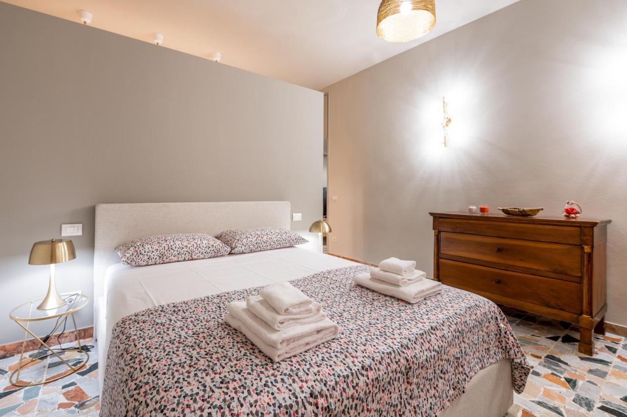 Apartment Book Now! A 1 Min Walk From Duomo Of