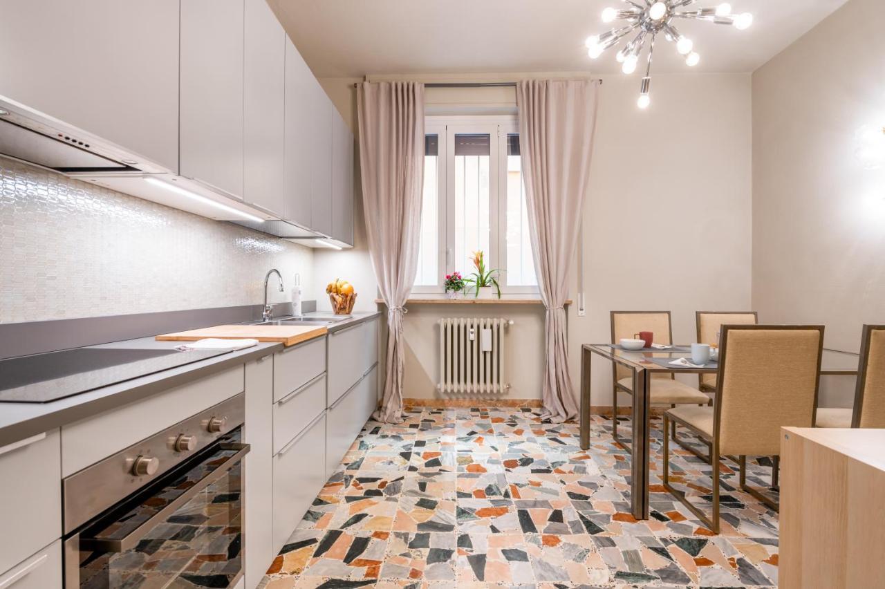 Book Now! A 1 Min Walk From Duomo Of Apartment *