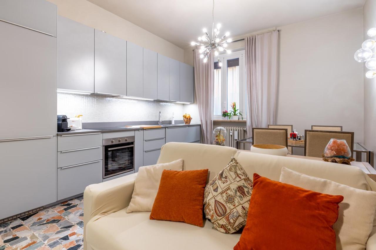 Book Now! A 1 Min Walk From Duomo Of Apartment Parma