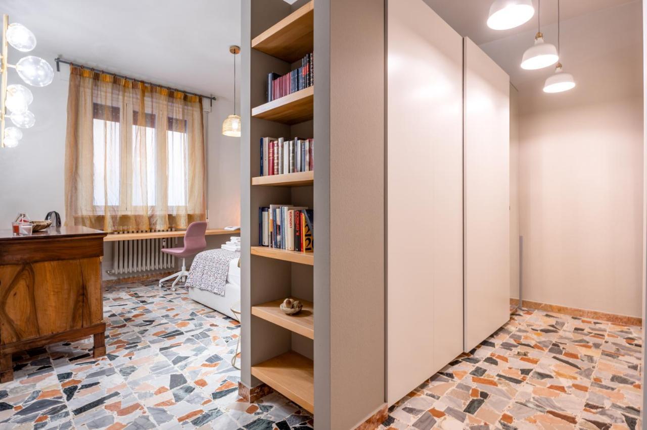 Book Now! A 1 Min Walk From Duomo Of