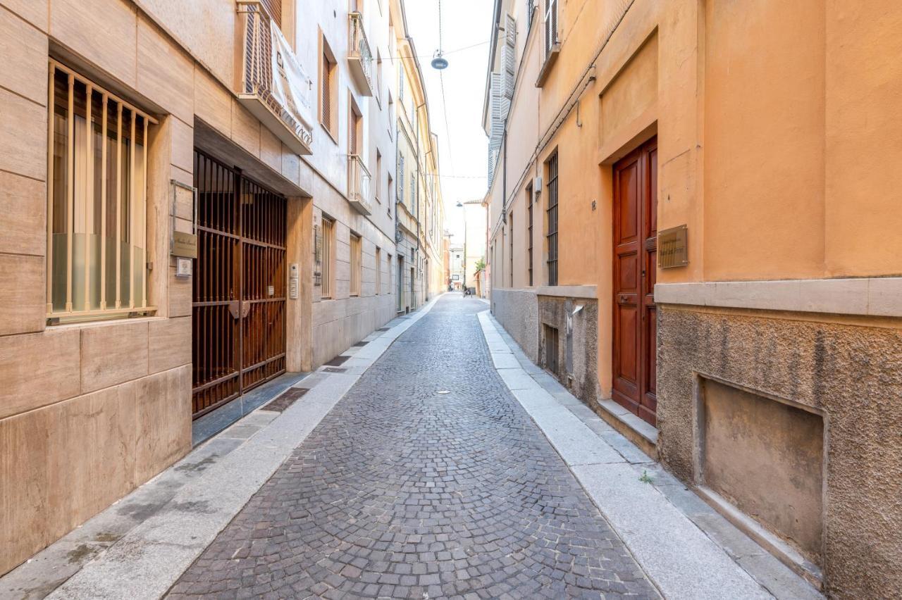 Book Now! A 1 Min Walk From Duomo Of *