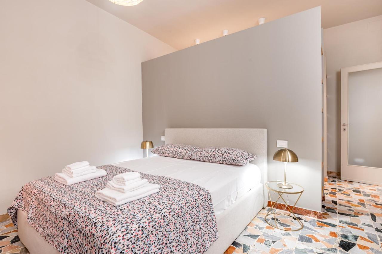 Book Now! A 1 Min Walk From Duomo Of Parma